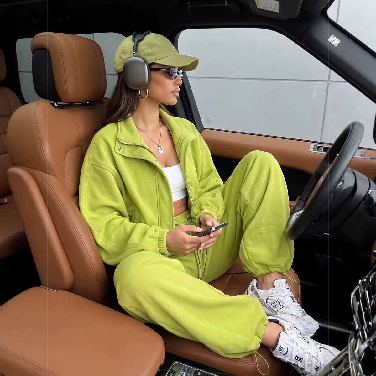 Women's Full-Zip Tracksuit Set with Waist-Cinching Jacket and Wide-Leg Pants