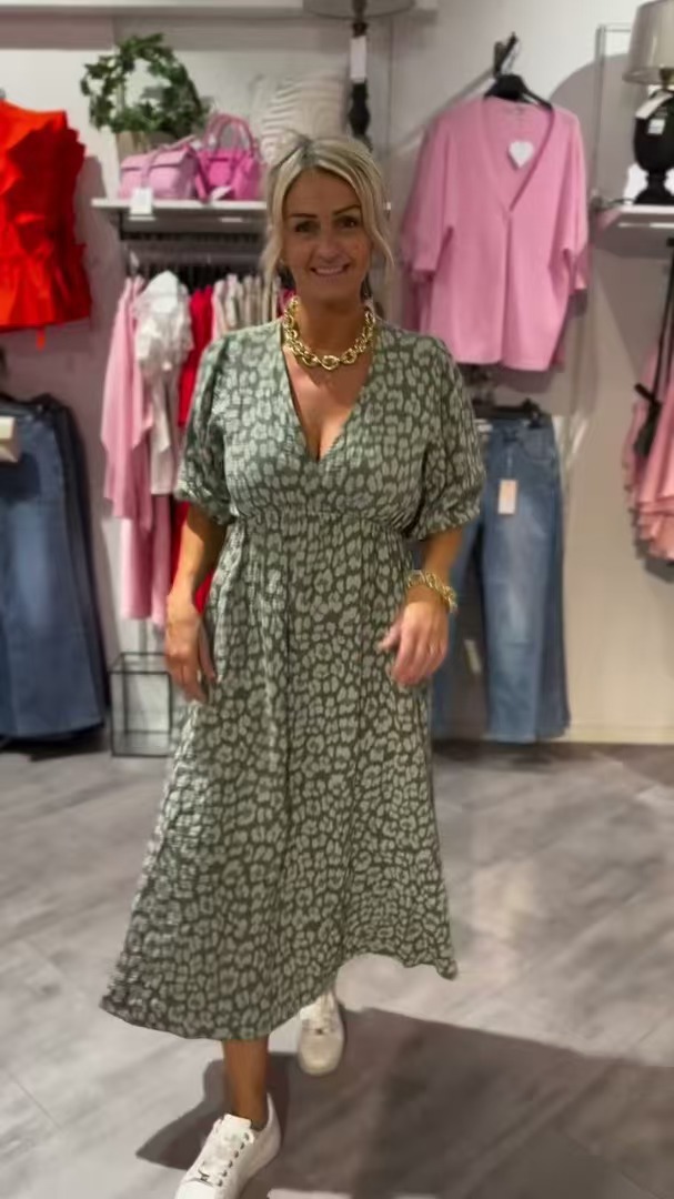 Floral Print V-Neck Plus Size A-Line Midi Dress