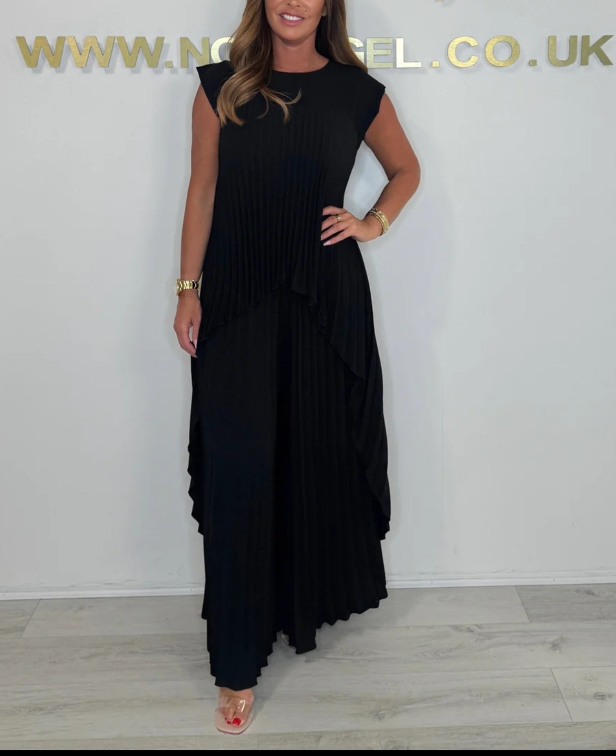 Women's Two-Piece Set with Crew Neck Top and Pleated Straight-Leg Pants