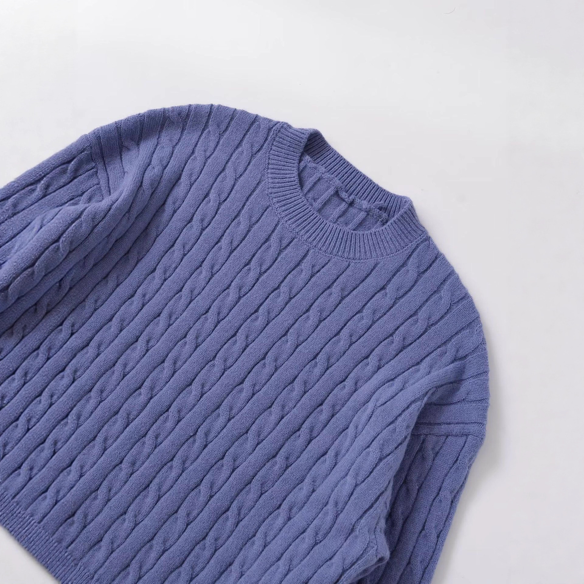 Women's Cable-Knit Sweater Solid Color Crew Neck Long Sleeve Pullover