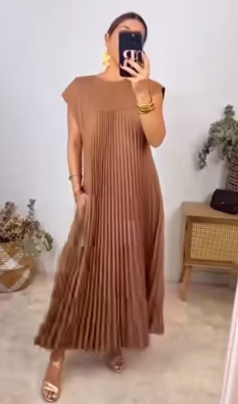 Women's Sleeveless Pleated Dress Round Neck High Waist Long