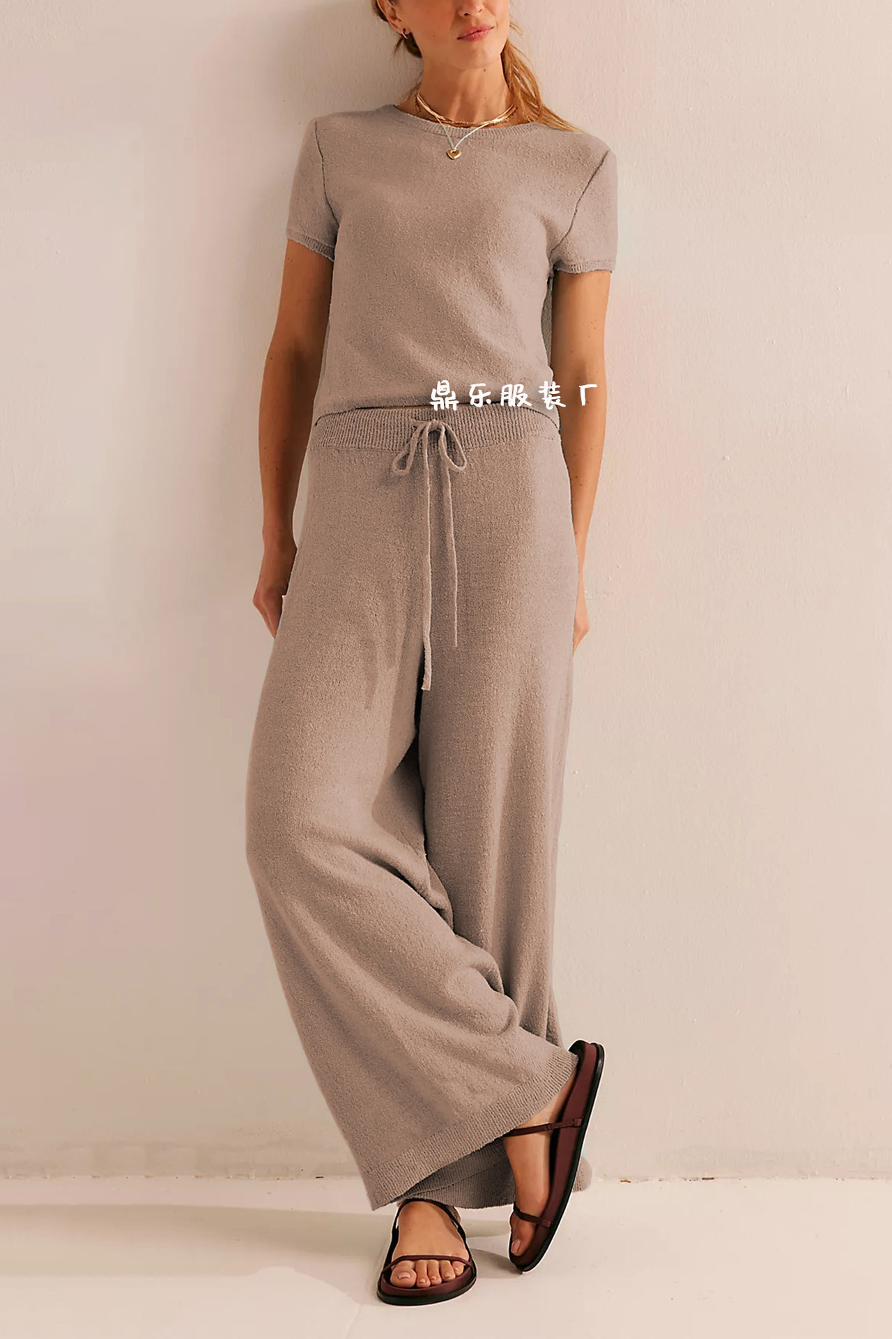 Women's Solid Color Knit Short Sleeve Top and Pants Set