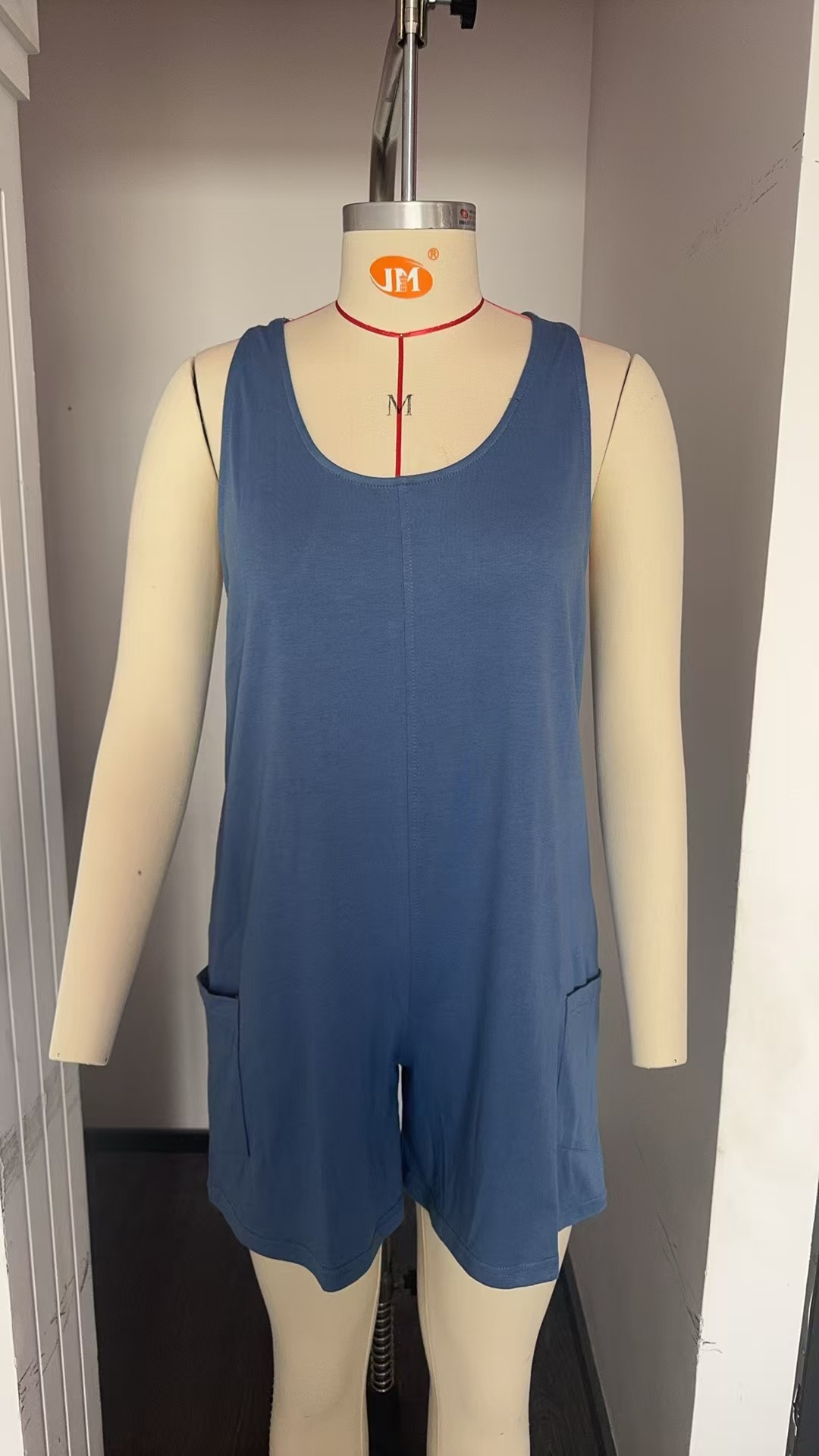 Women's Sleeveless Open-Back Wide-Leg Jumpsuit with Pockets
