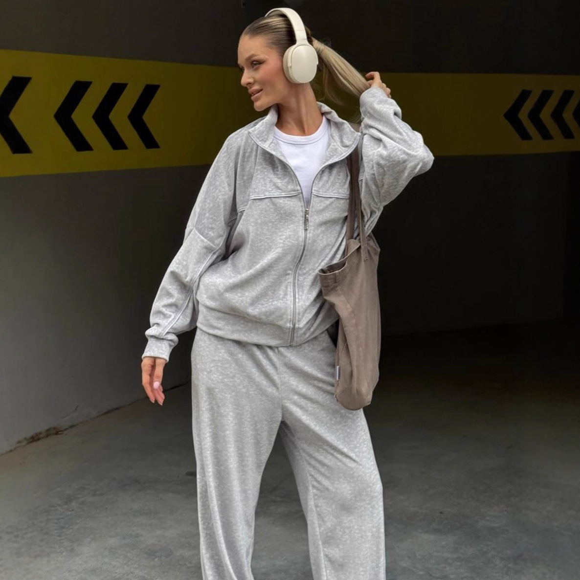 Women's Velvet Two-Piece Lounge Set Zip Cardigan & Wide-Leg Pants