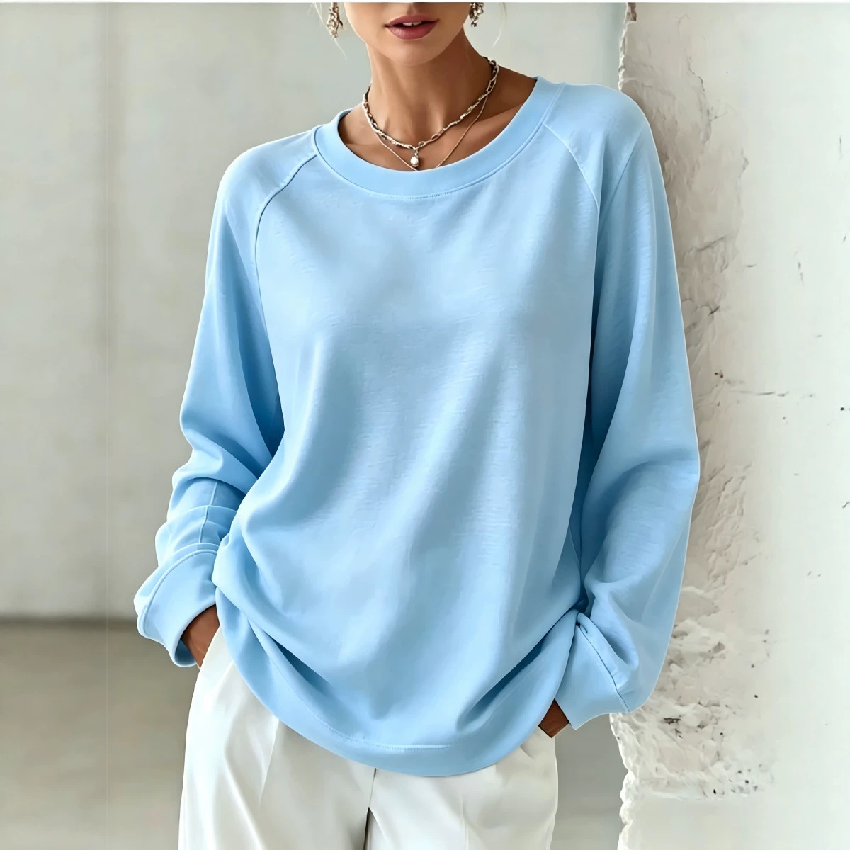 Women's Soft-Tone Loose Crewneck Long-Sleeve Sweatshirt