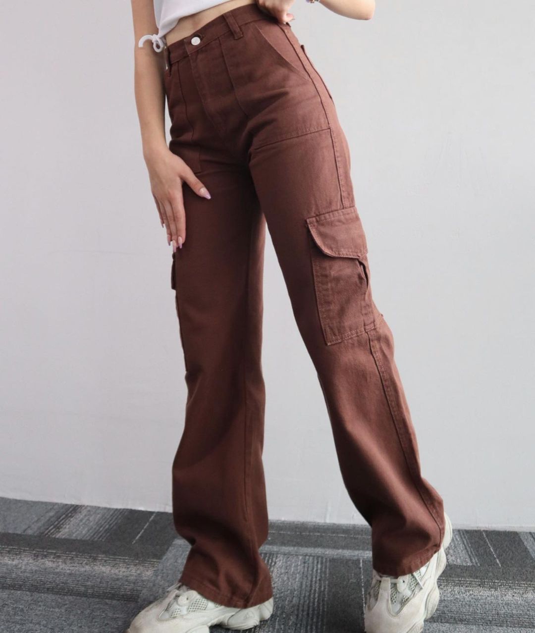 Women's Mid-Rise Straight-Leg Cargo Pants with 3D Pockets