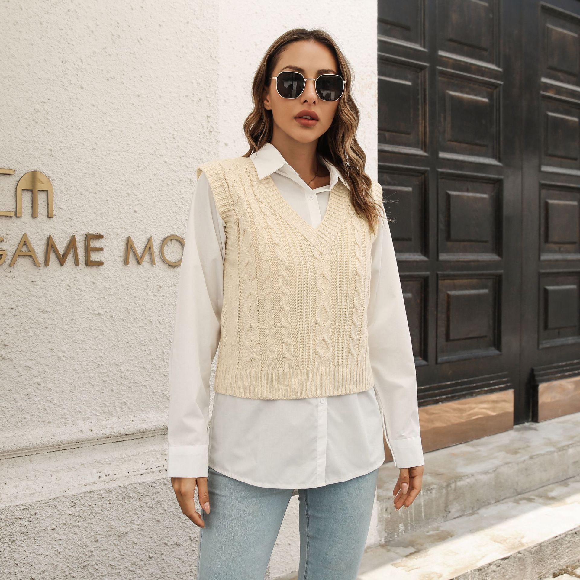 Cable-Knit Sweater Vest for Women V-Neck Sleeveless Knit Top