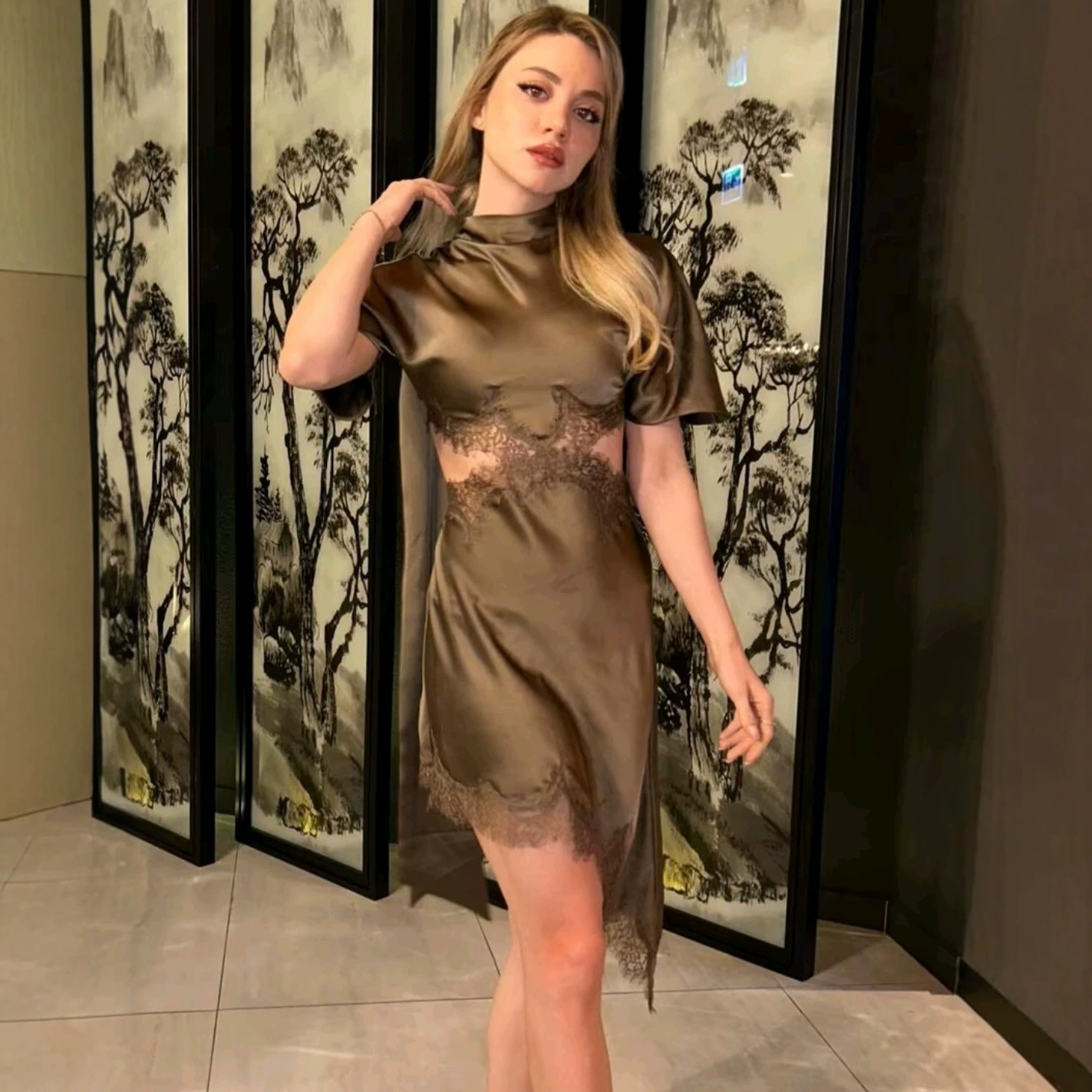 Women's Lace Satin-Feel Slimming Midi Dress
