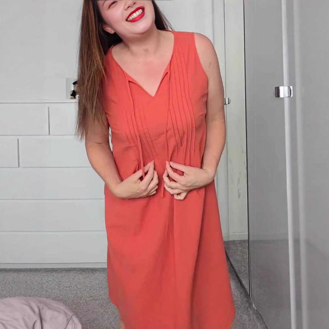 Women's Sleeveless V-Neck Tie-Waist Pleated Midi Dress