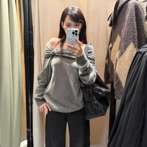Women's Off-Shoulder Ruched Long-Sleeve Knit Top