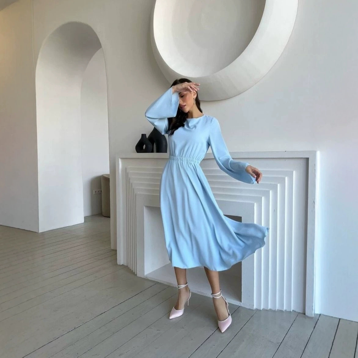 Elegant Long Sleeve Open Back Maxi Dress