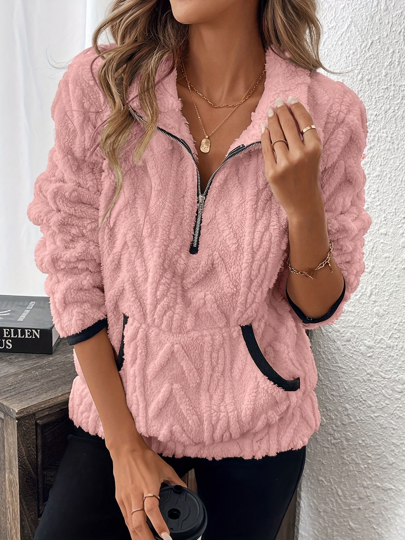 Cropped Half-Zip Jacquard Sweatshirt with Collar and Plush Pockets
