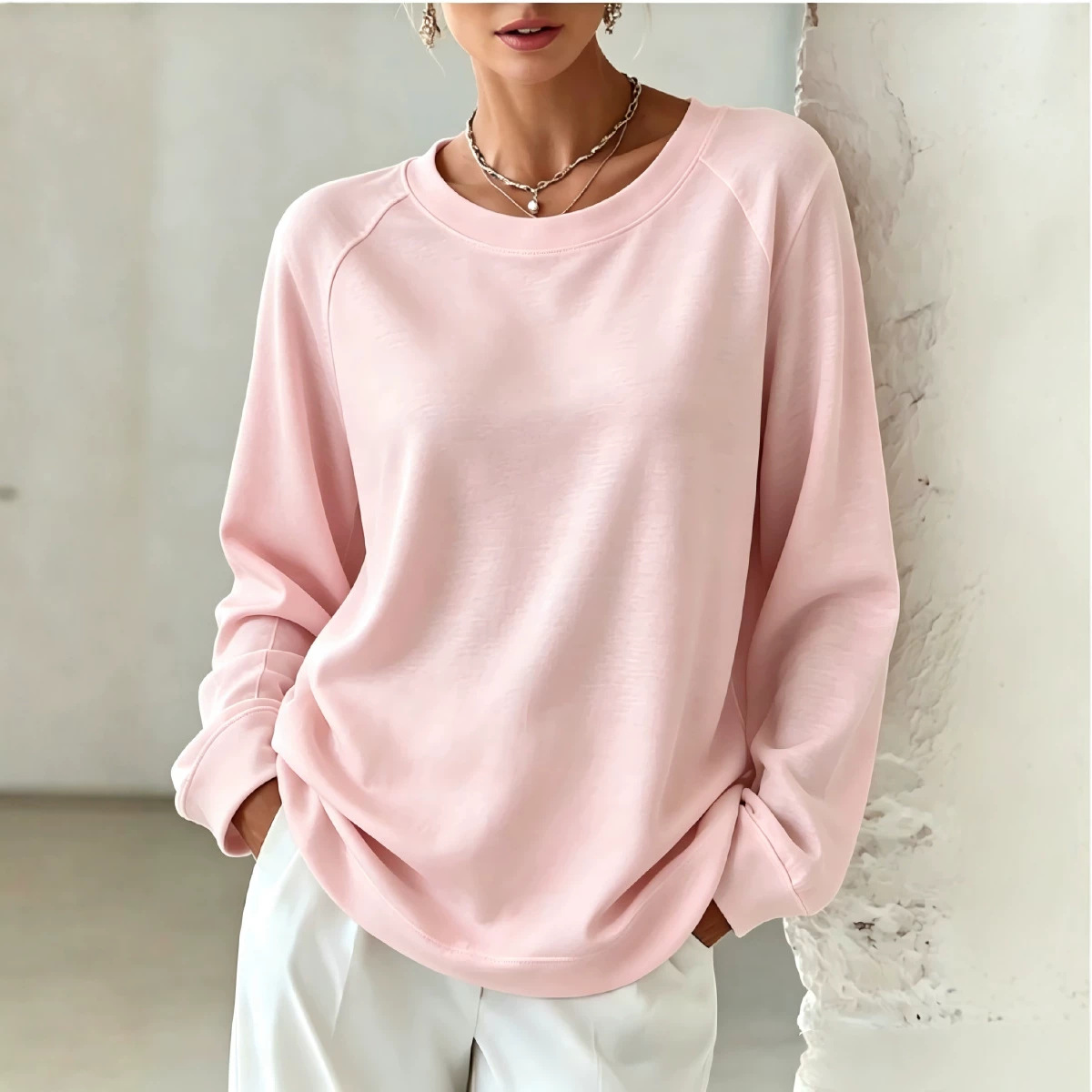 Women's Soft-Tone Loose Crewneck Long-Sleeve Sweatshirt