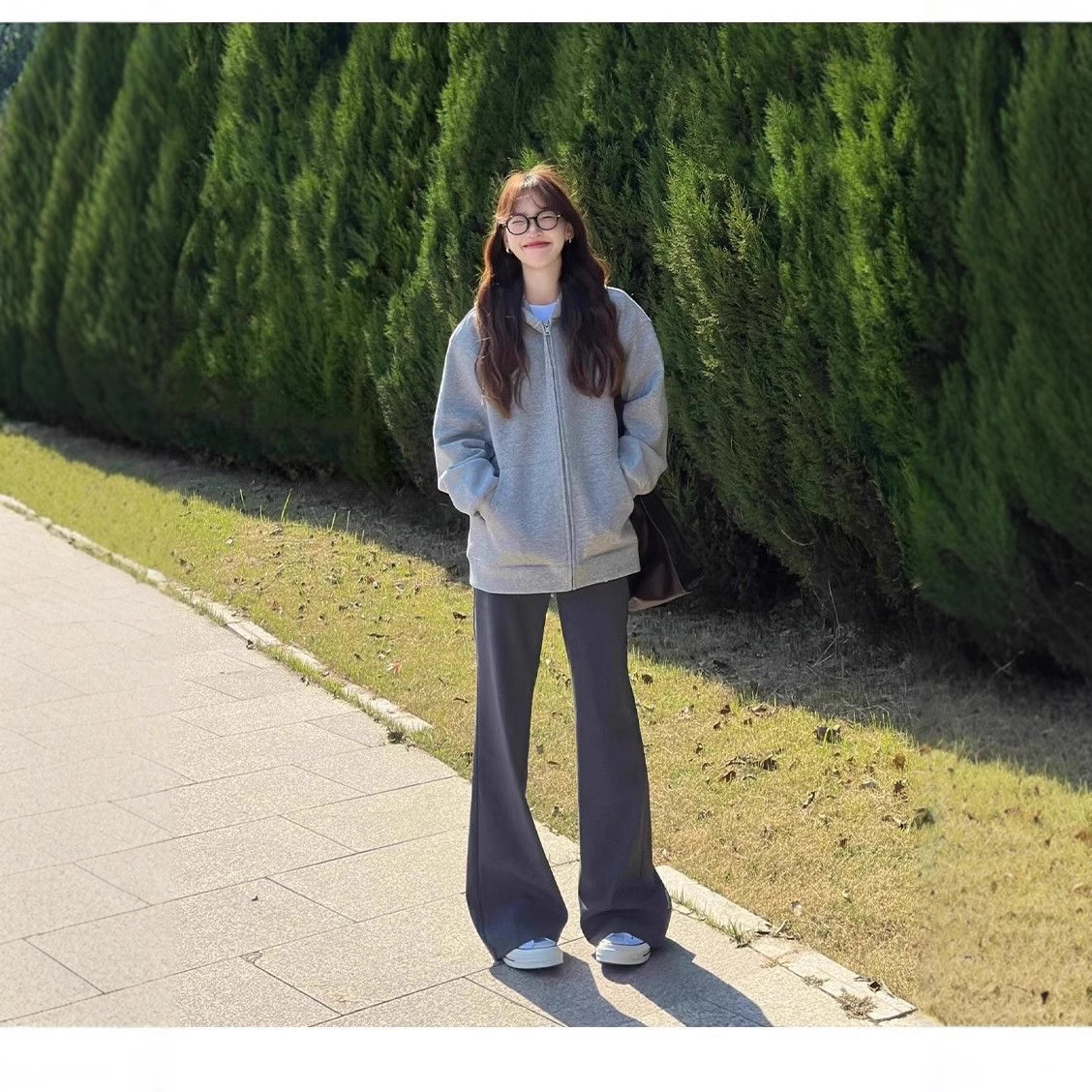 Dark Gray American-Style Flared Sweatpants for Women High-Waist Slimming Fleece-Lined