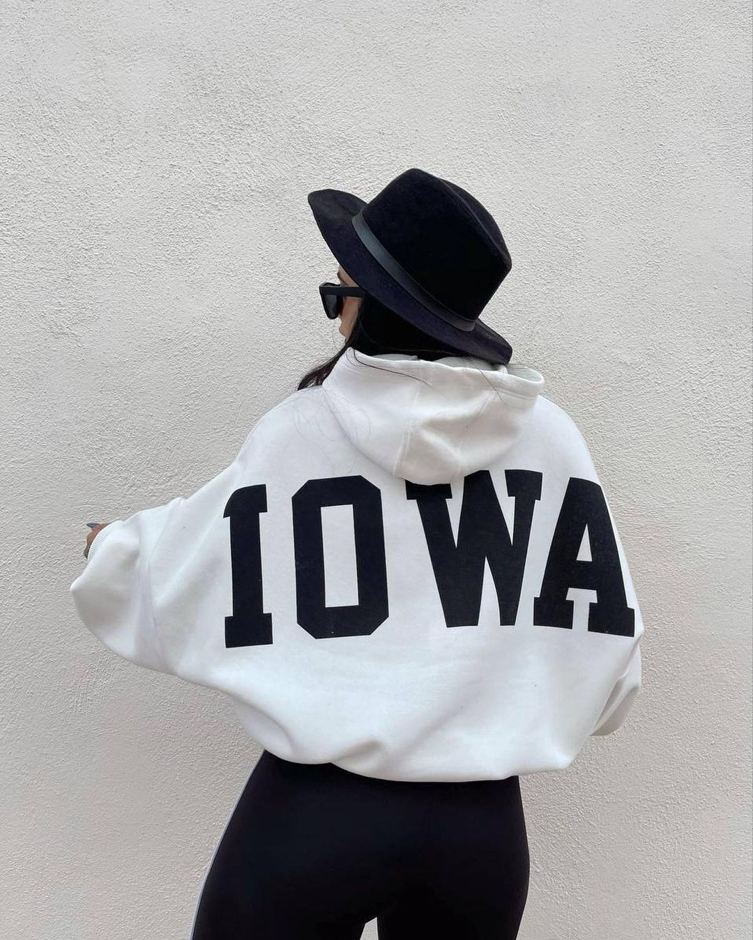 Fleece-Lined Hooded Graphic Cropped Sweatshirt for Women