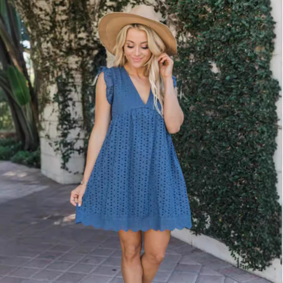Women's Lace Jacquard Cutout V-Neck Midi Dress with Pockets
