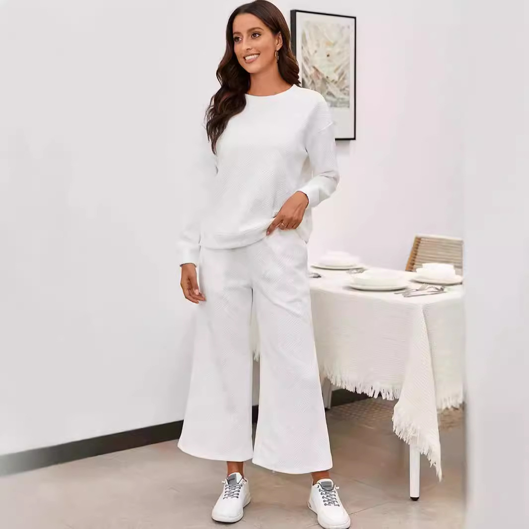 Women's Textured Two-Piece Sweatsuit Set Long Sleeve Crewneck Top and Cropped Pants