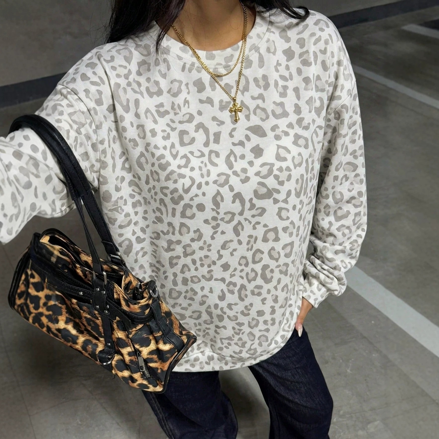 Leopard Print Crewneck Loose Fit Sweatshirt for Women