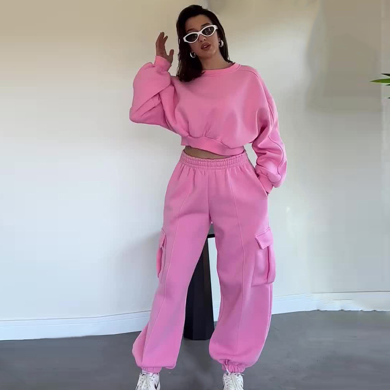 Women's Cropped Crewneck Sweatshirt & Cargo Pants Set - Streetwear