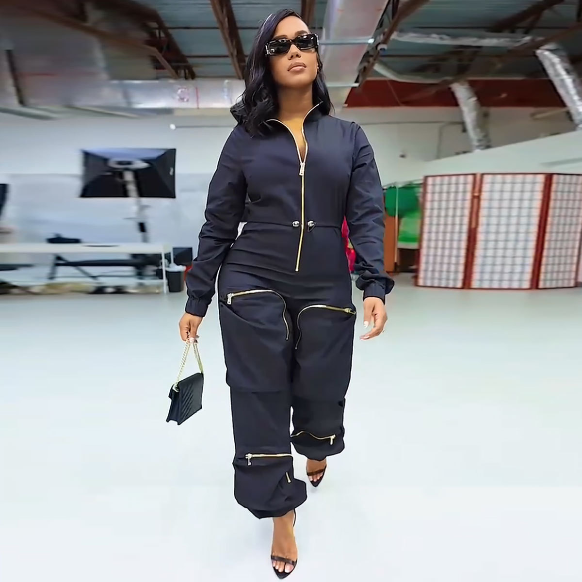 Women's Waist-Cinching Cargo Jumpsuit with Metal Zip and Bread Pockets