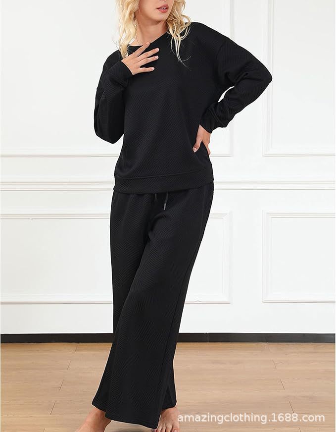 Women's Textured Two-Piece Sweatsuit Set Long Sleeve Crewneck Top and Cropped Pants