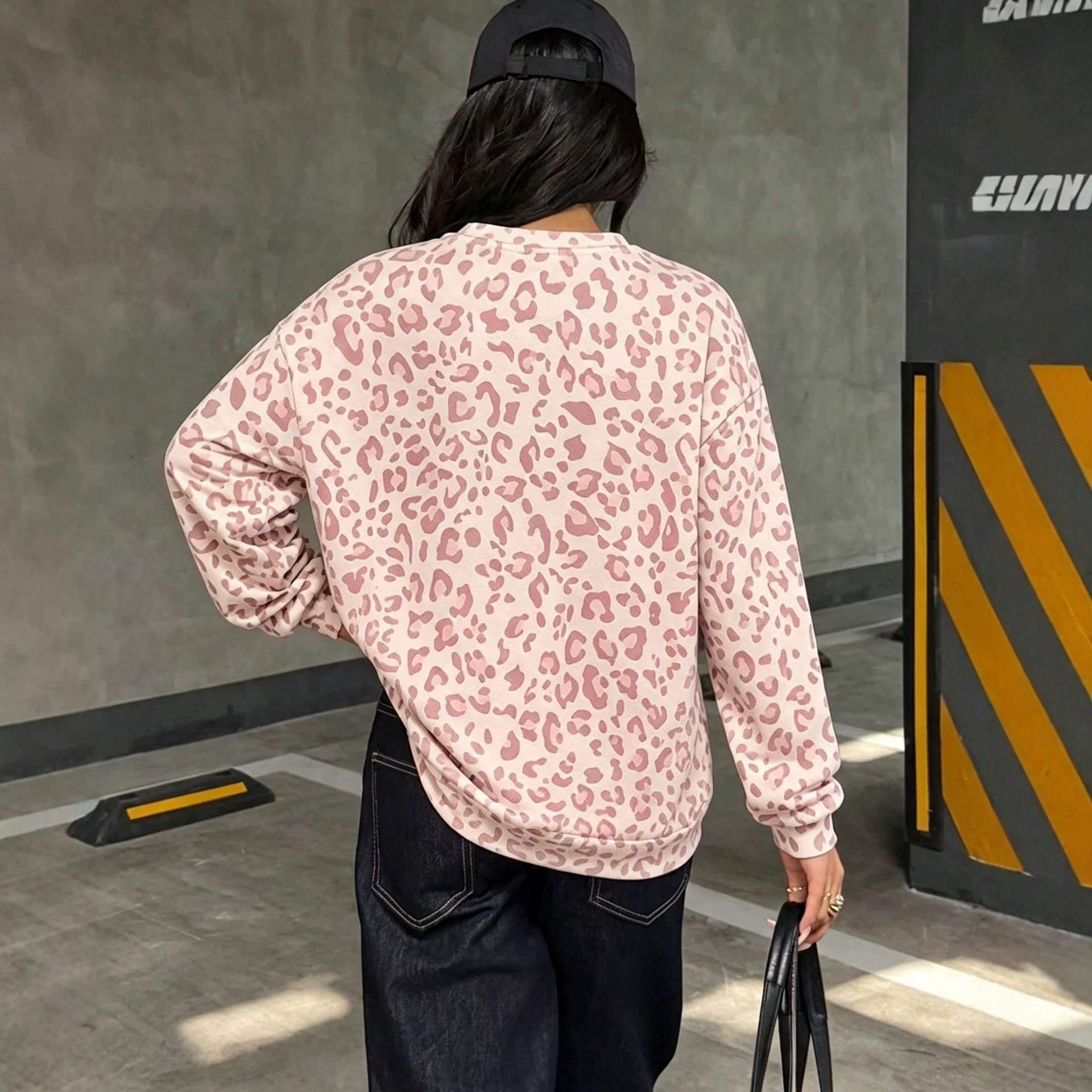 Leopard Print Crewneck Loose Fit Sweatshirt for Women