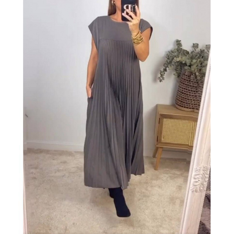 Women's Sleeveless Pleated Maxi Dress Round Neck Solid Color