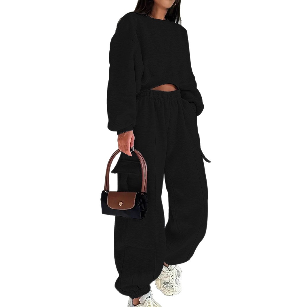 Women's Cropped Crewneck Sweatshirt & Cargo Pants Set - Streetwear
