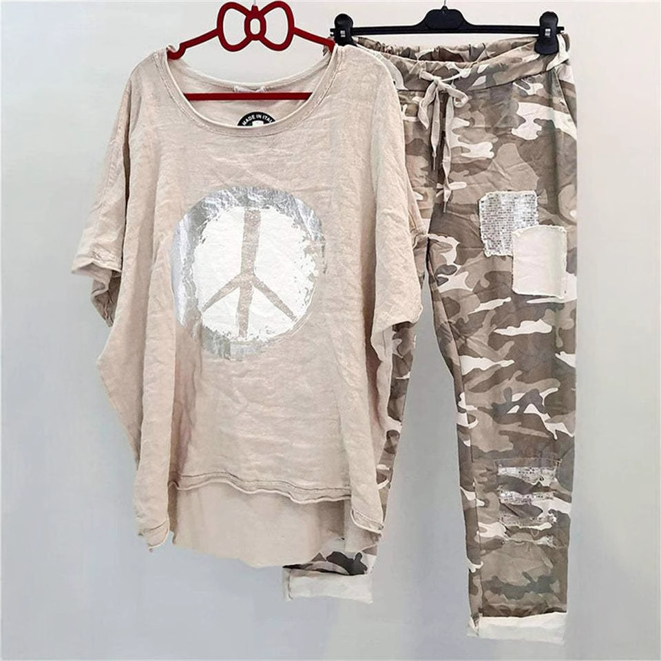 Printed Crewneck Short-Sleeve Tee & Capri Pants Two-Piece Set