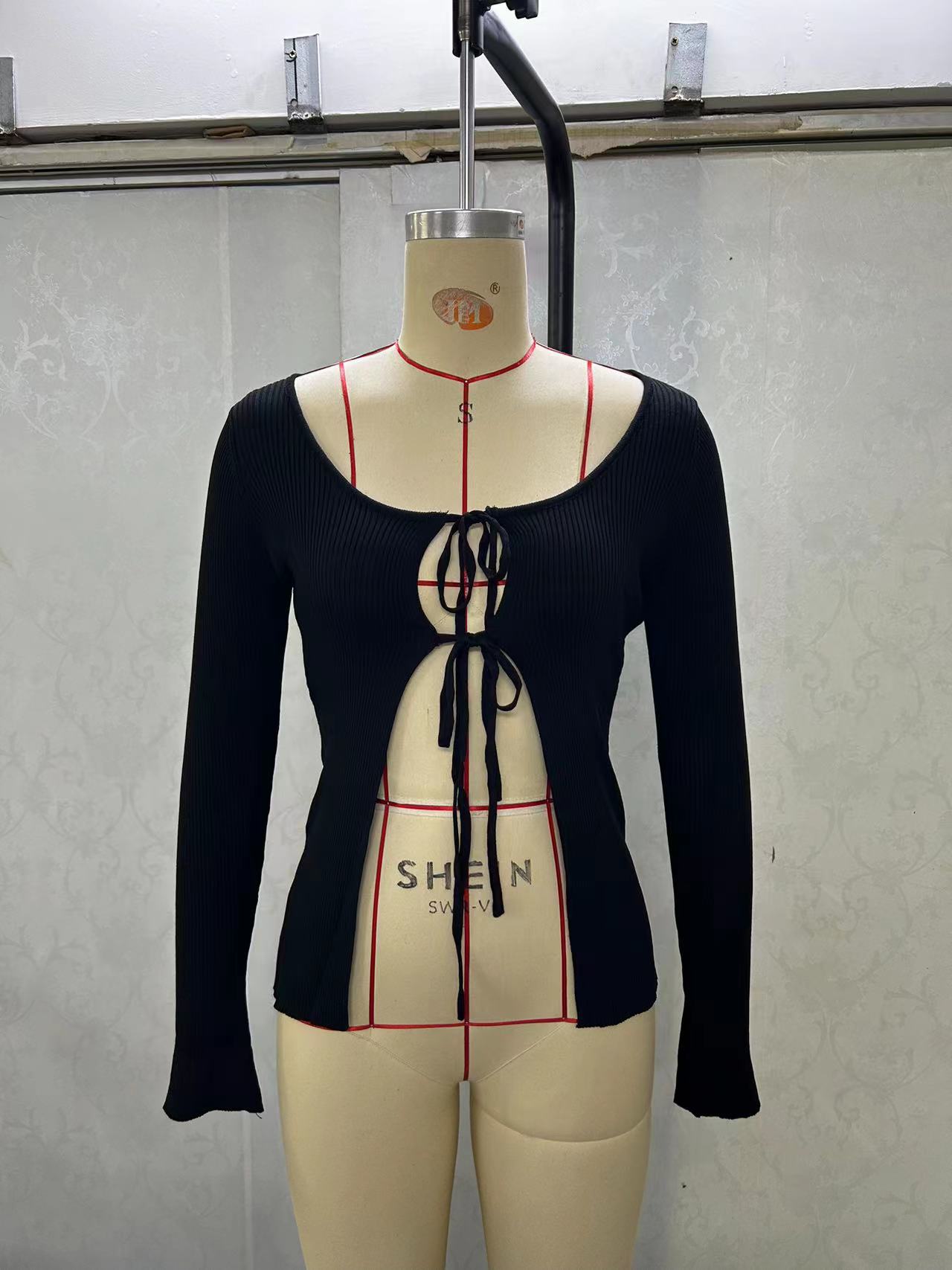 Women's Low-Cut Cutout Slit Long-Sleeve Knit Top