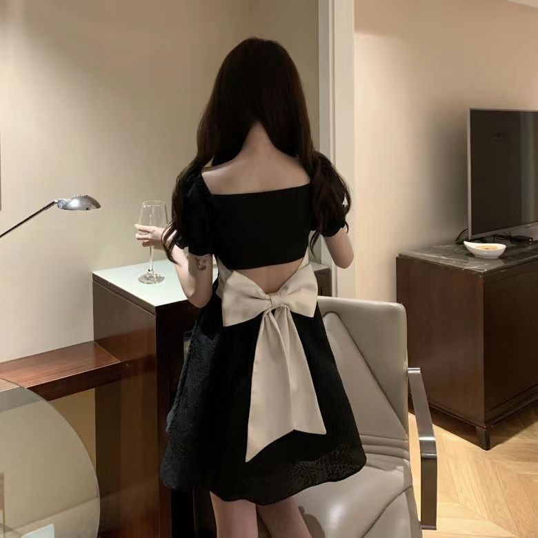 French-Style Bubble-Sleeve Open-Back A-Line Dress