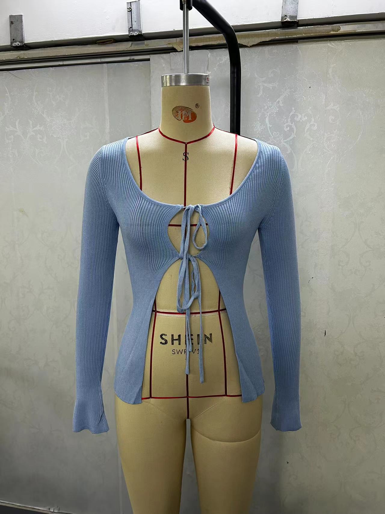 Women's Low-Cut Cutout Slit Long-Sleeve Knit Top