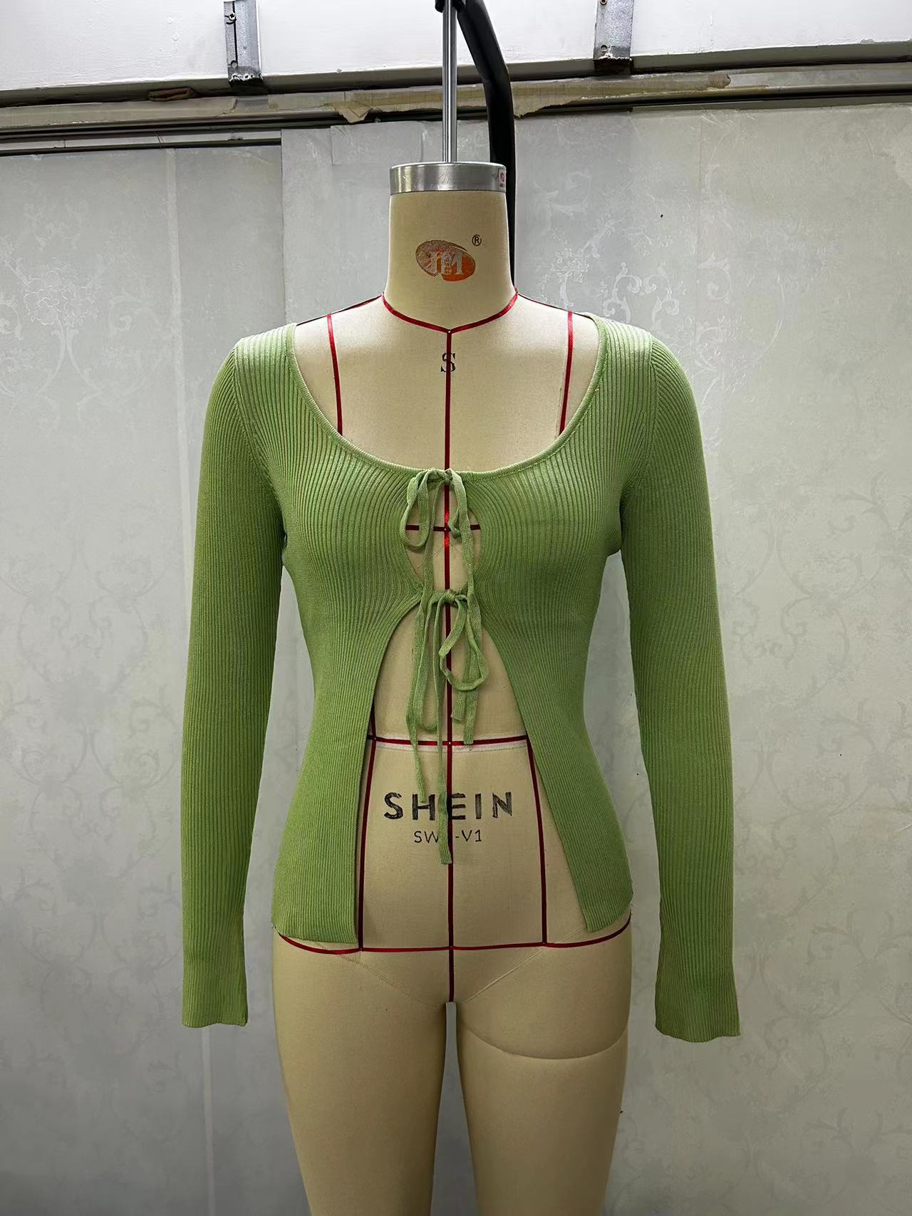Women's Low-Cut Cutout Slit Long-Sleeve Knit Top