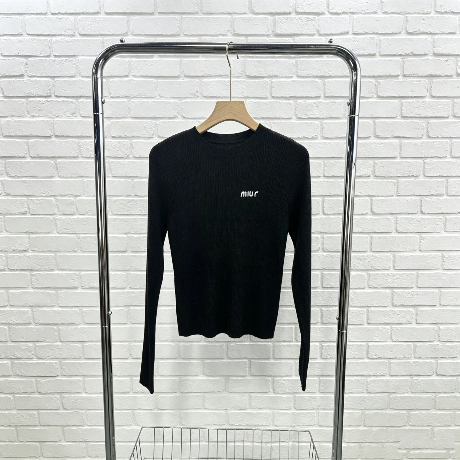 Letter Logo Jacquard Slim-Fit Knit Top Long-Sleeve Crewneck