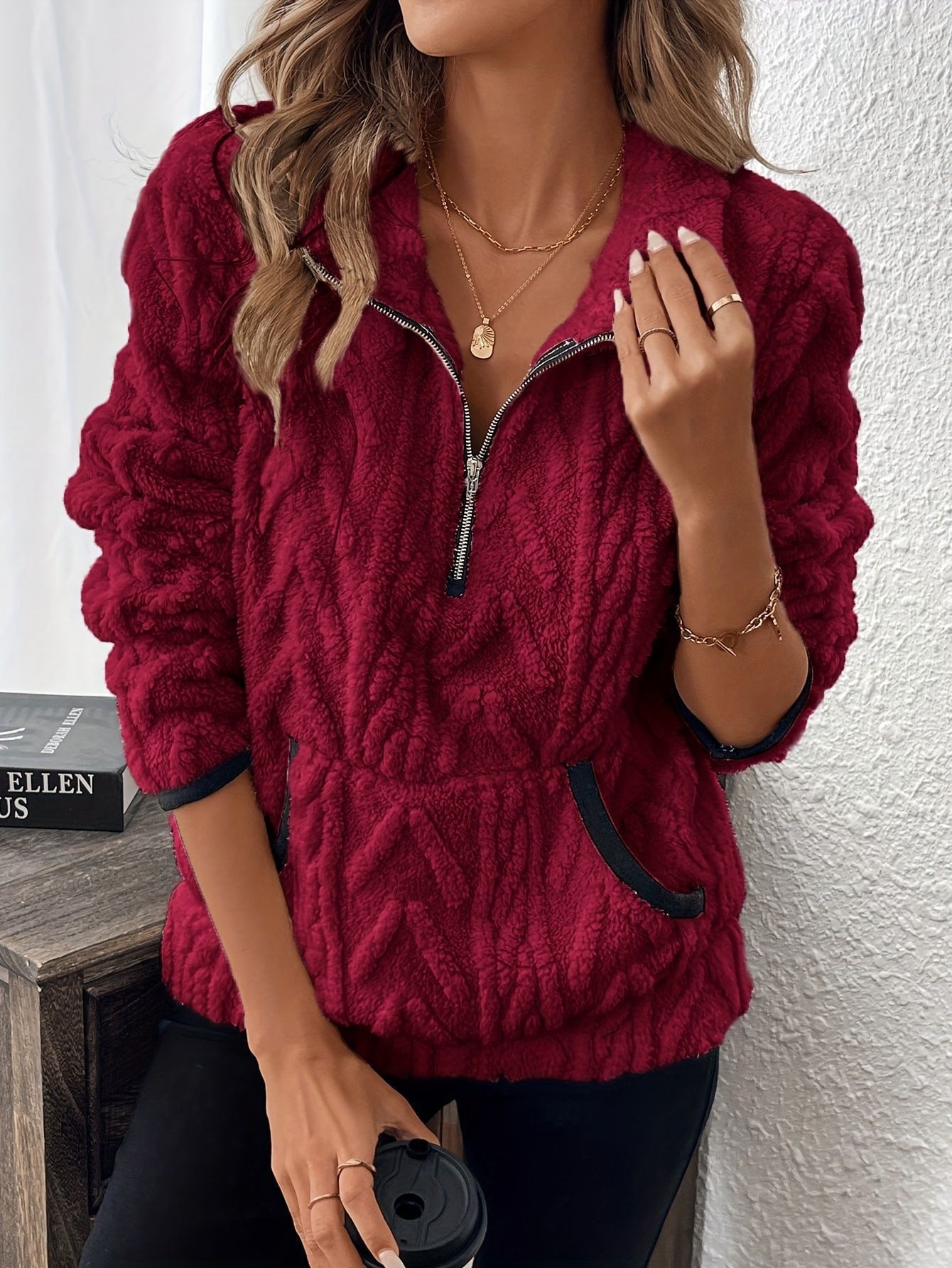 Cropped Half-Zip Jacquard Sweatshirt with Collar and Plush Pockets
