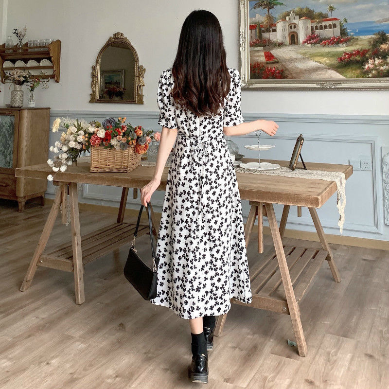 French-Style Floral A-Line Midi Dress with V-Neck and Puff Sleeves