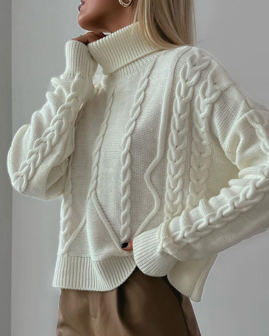 Cable-Knit Turtleneck Pullover Sweater with Diamond Jacquard