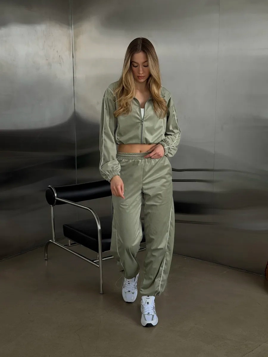 Velvet Color-Block Crop Top & Low-Rise Straight-Leg Pants Set