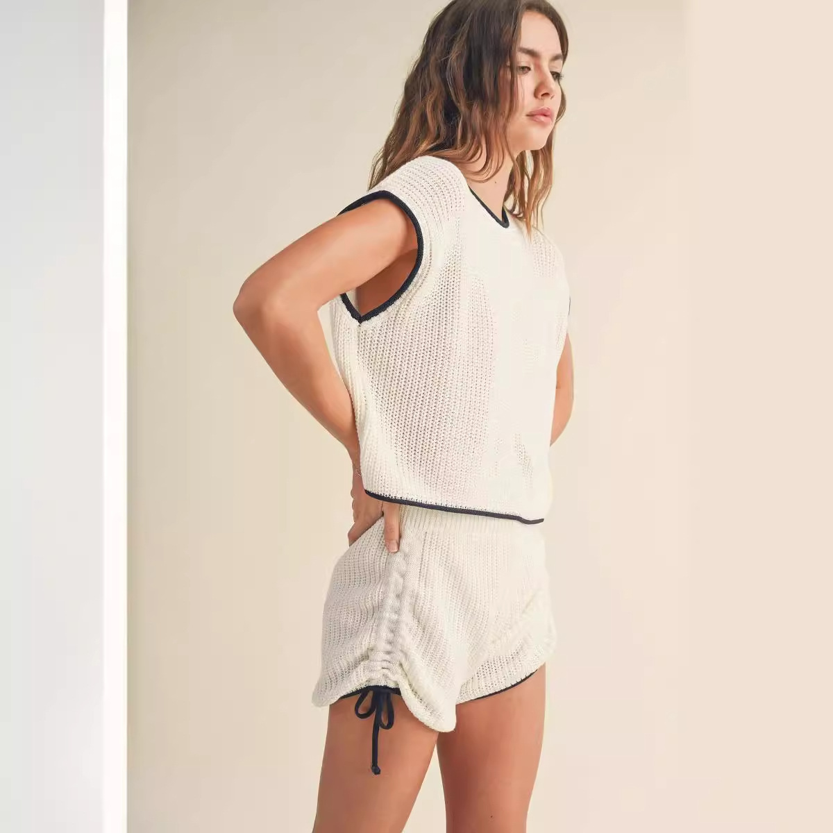 Women's Summer Knit Two-Piece Set with Round Neck Loose Top and Tie-Waist High-Waist Shorts