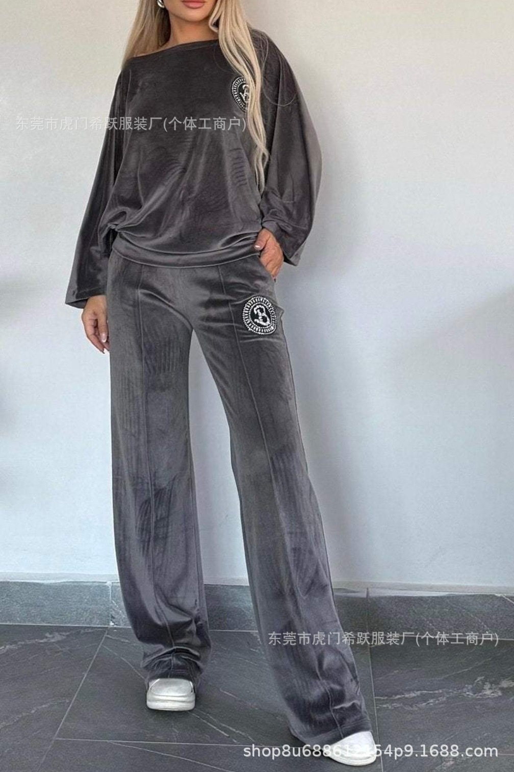 Women's Velvet Two-Piece Set with Round Neck and Batwing Sleeves