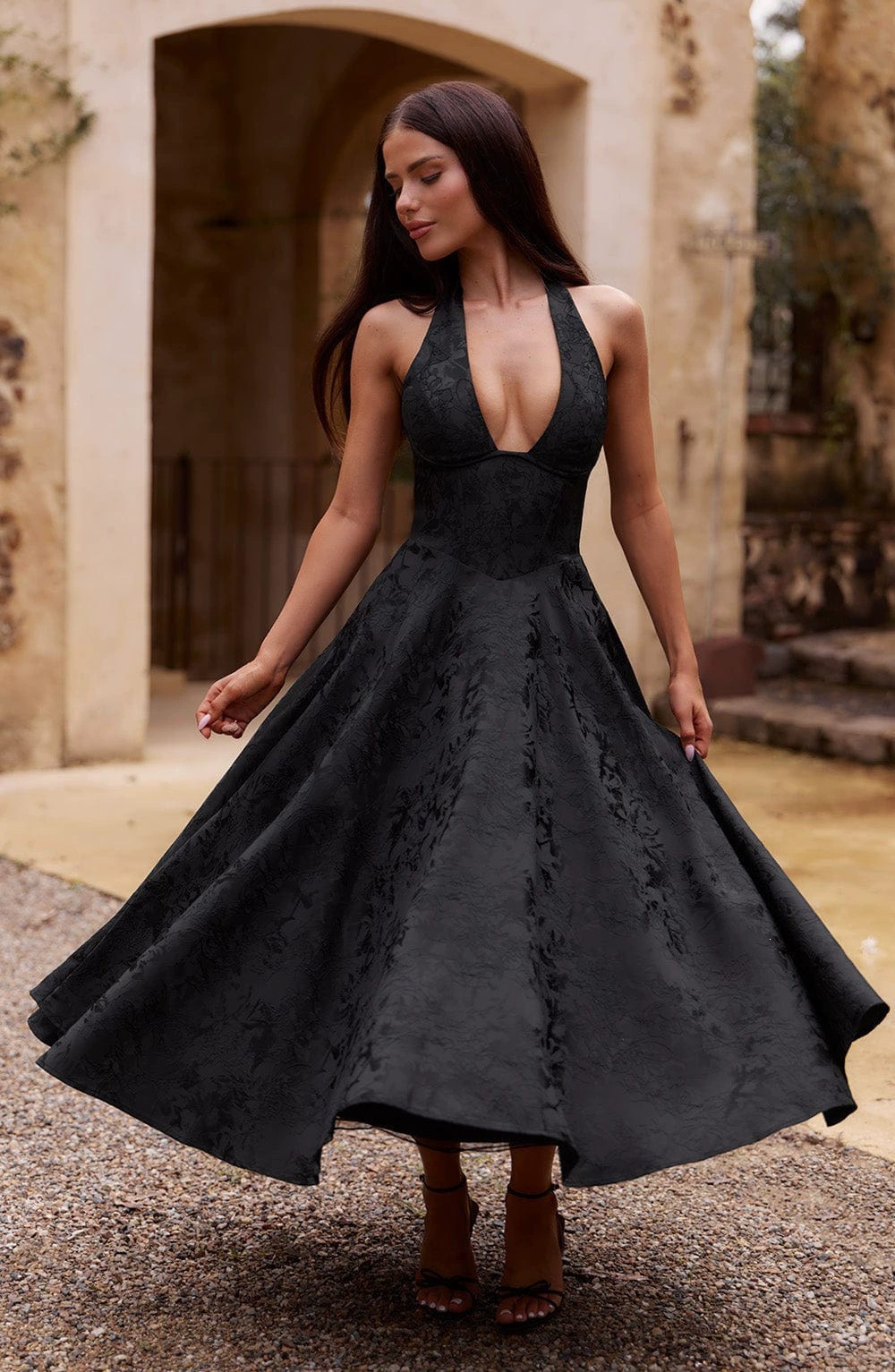 V-Neck Halter Jacquard Evening Dress Sleeveless Open-Back Waist-Cinched Long Gown