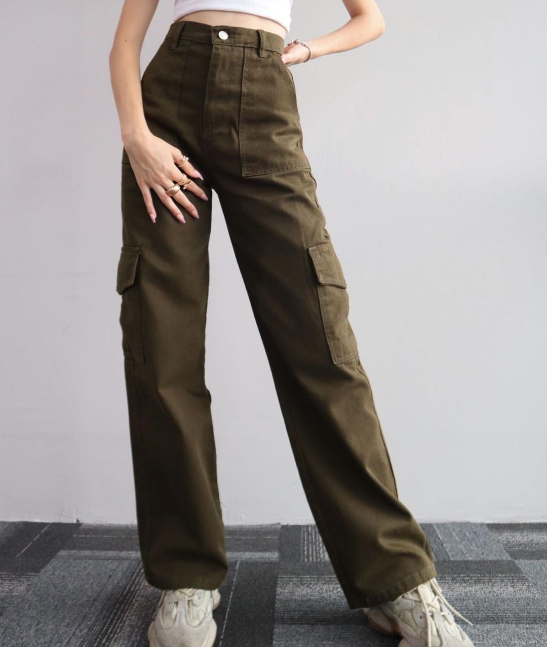 Women's Mid-Rise Straight-Leg Cargo Pants with 3D Pockets