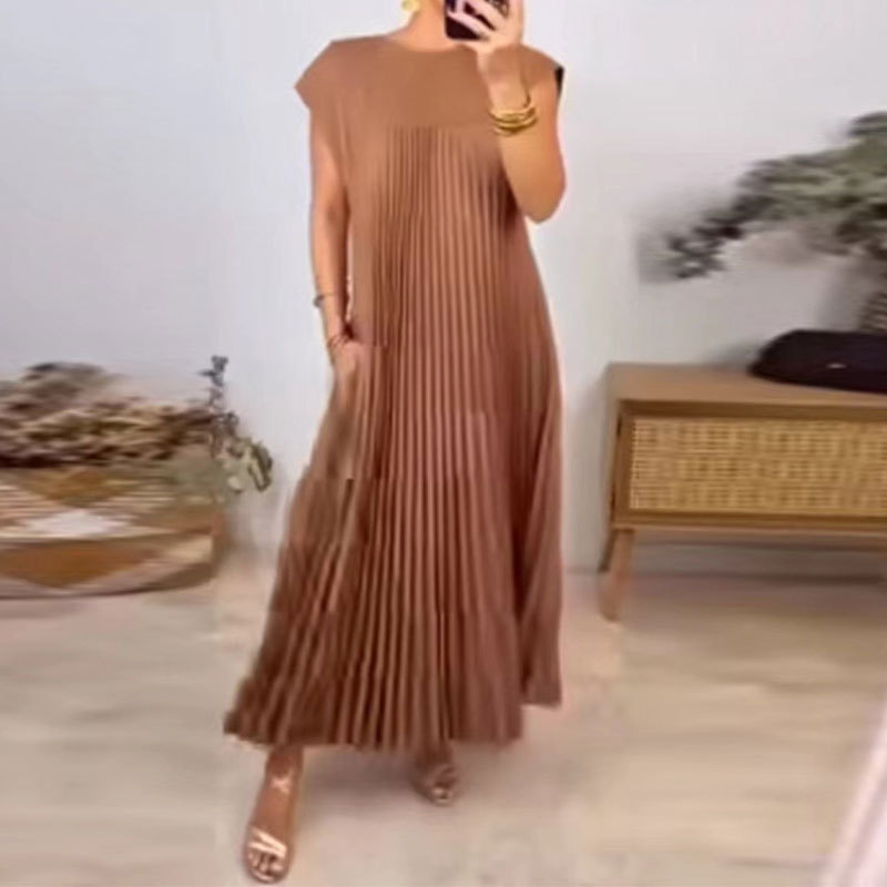 Women's Sleeveless Pleated Maxi Dress Round Neck Solid Color