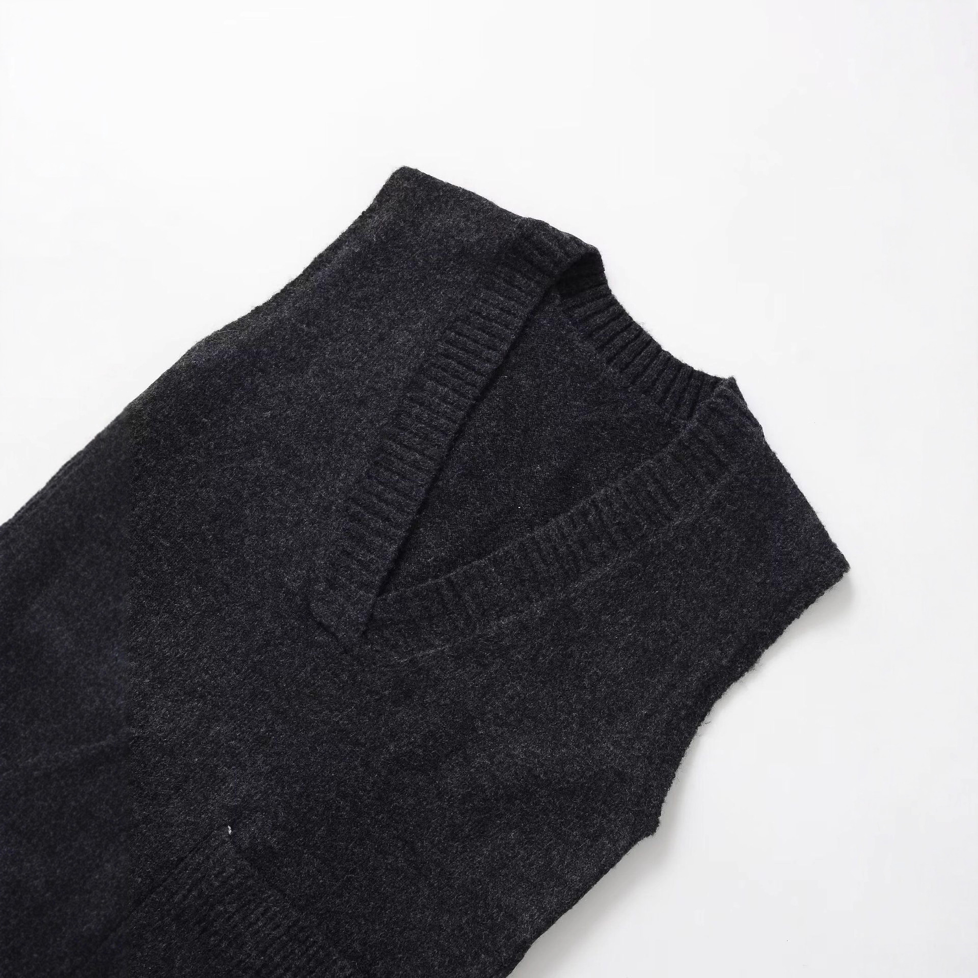 Women's Loose V-Neck Sleeveless Knit Tank Top