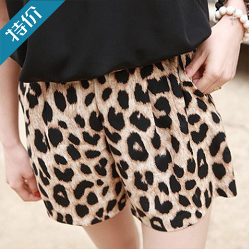 Leopard Print Elastic Waist Shorts
