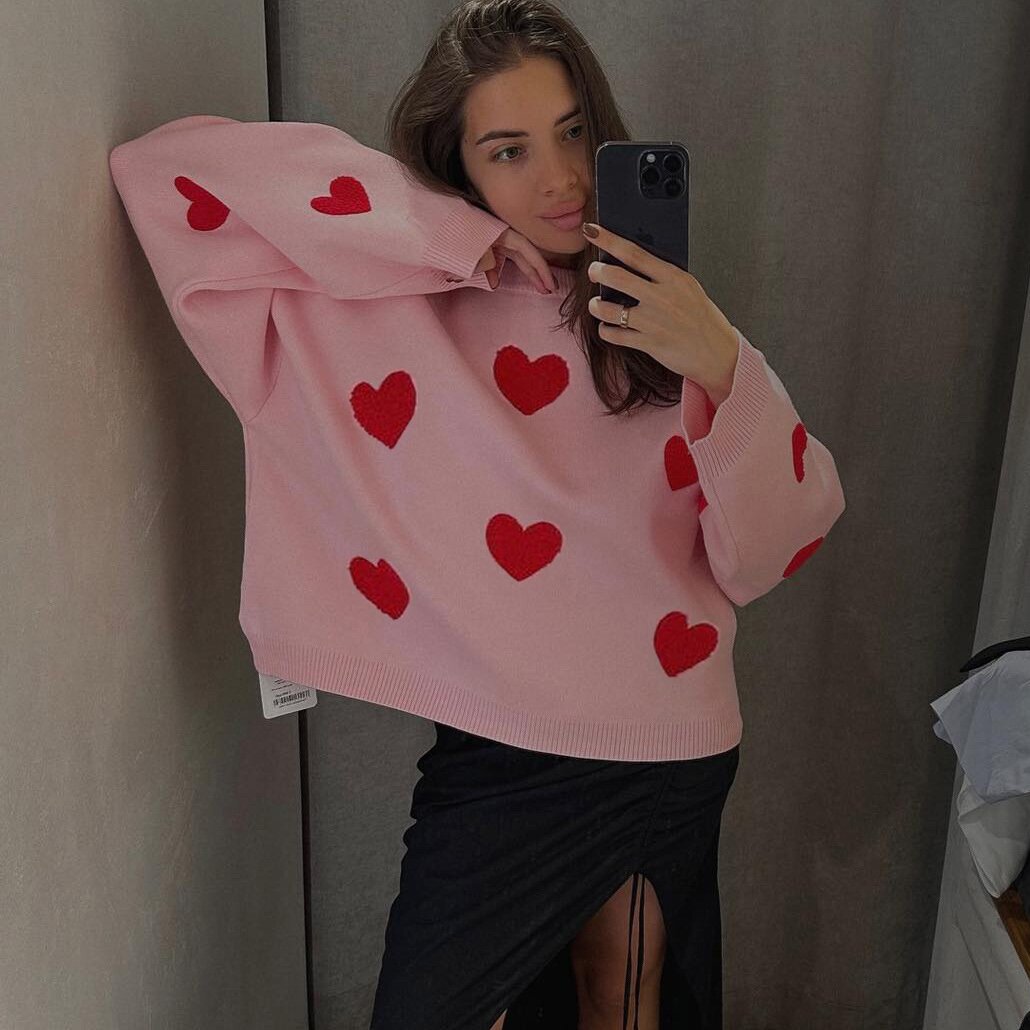 Women's Long Sleeve Loose Knit Sweater with Heart Embroidery Crew Neck