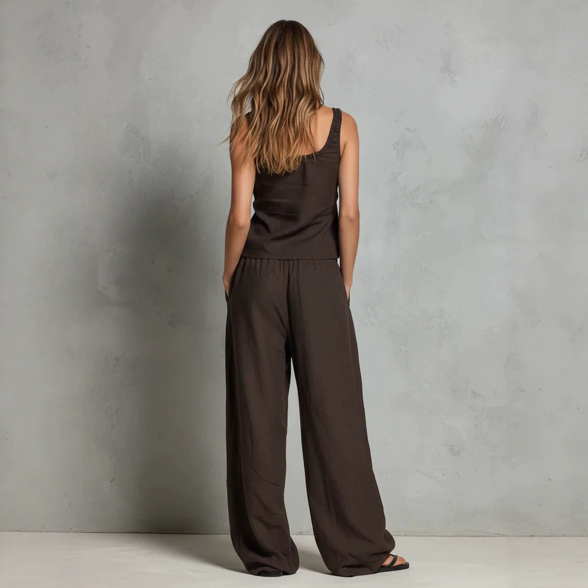 Women's Minimalist Sleeveless Tank Top and Pants Two-Piece Set