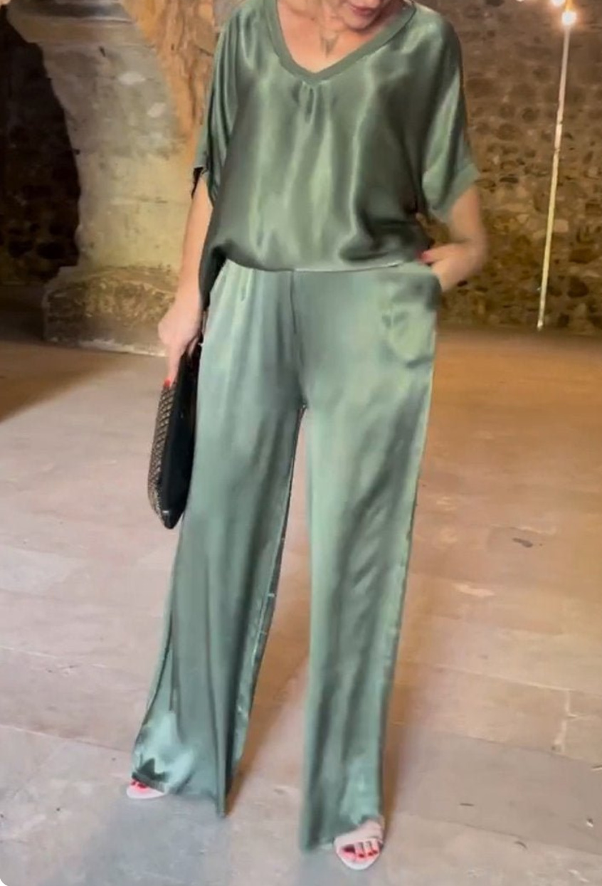 Women's Solid Silk-Finish V-Neck Casual Two-Piece Pants Set