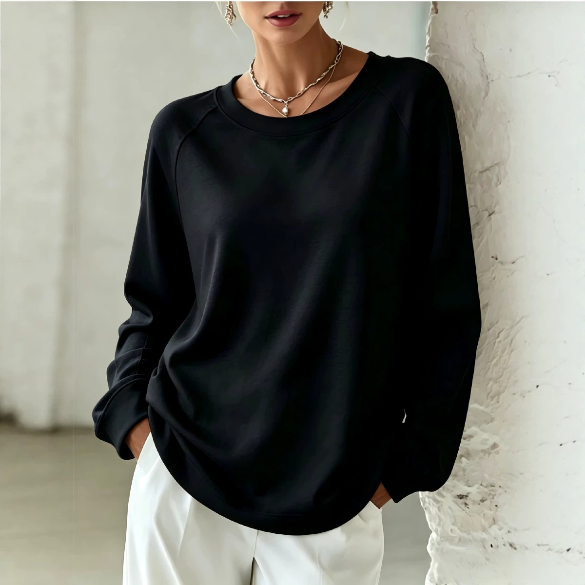 Women's Soft-Tone Loose Crewneck Long-Sleeve Sweatshirt