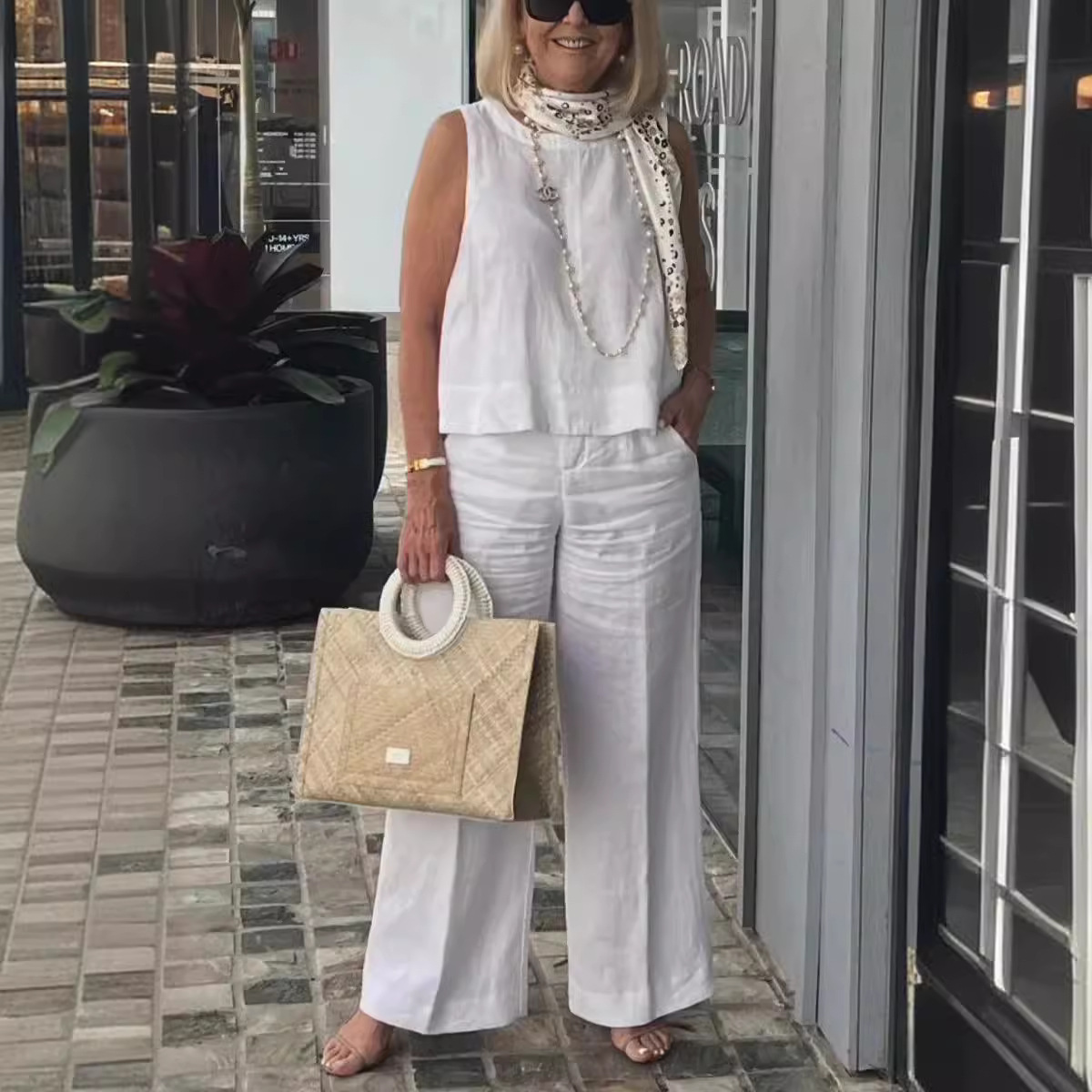 Women's Sleeveless Cotton-Linen Solid Color Pant Set Casual Two-Piece Outfit